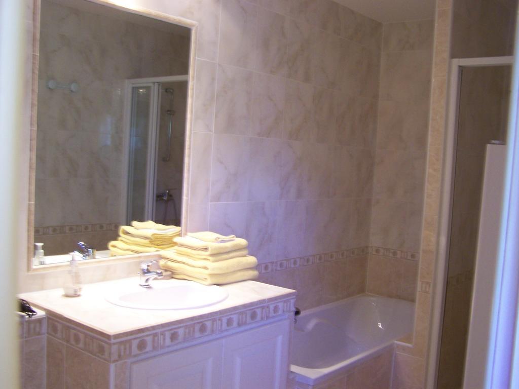 Les Cigales Bed & Breakfast Charols Room photo