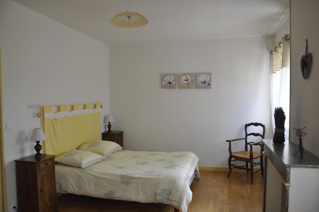 Les Cigales Bed & Breakfast Charols Exterior photo