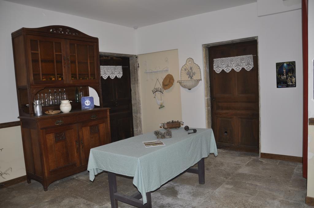 Les Cigales Bed & Breakfast Charols Exterior photo