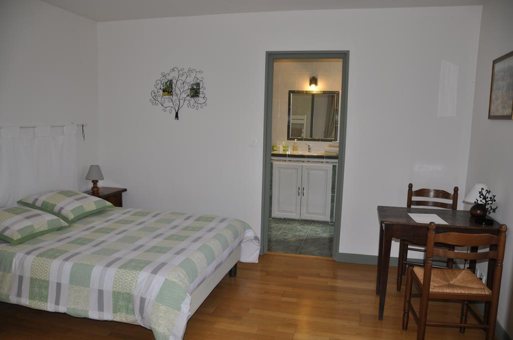 Les Cigales Bed & Breakfast Charols Exterior photo